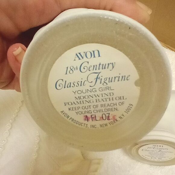 Vintage Avon Classic 18th Century Moonwind Cologne Busts, Set Of 2 white - Picture 8 of 9